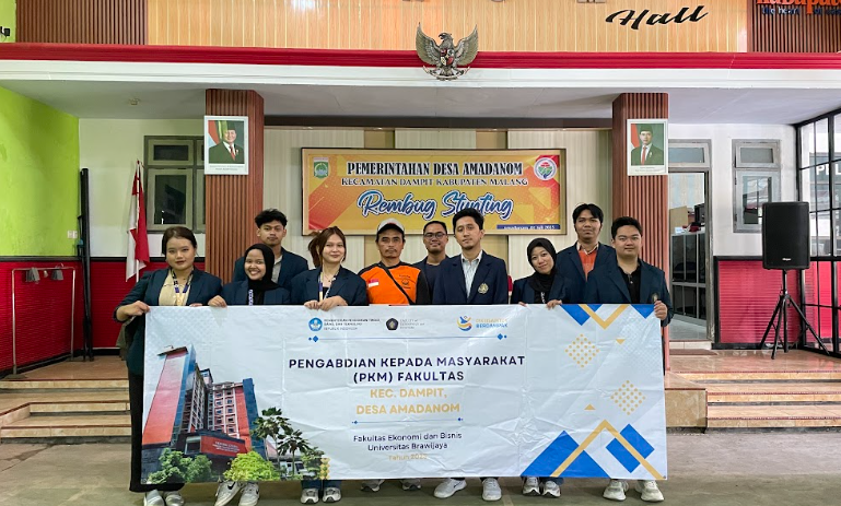 Mahasiswa FEB UB Melakukan Pengabdian Masyarakat di Desa Amadanom